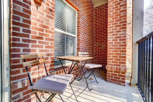 Building Photo - 740 Zumstein Ln