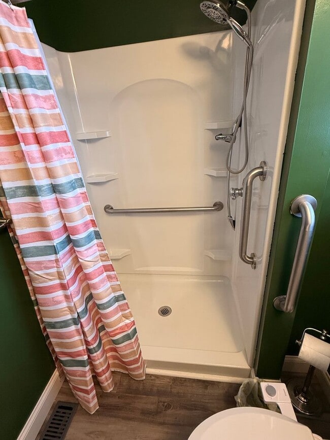 Building Photo - 3 Bedroom 2 1/2 Bathroom with one car detached garage