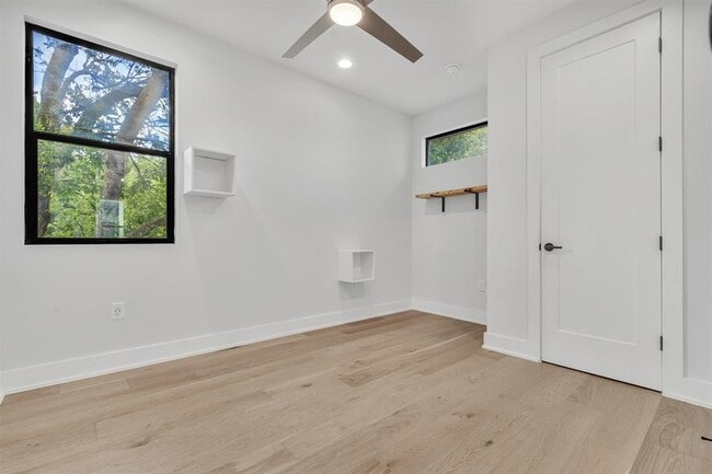 Building Photo - 408 W Odell St