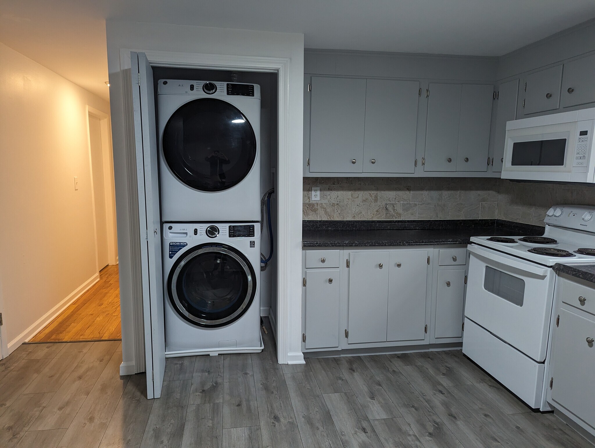 Building Photo - 87 Antrim St