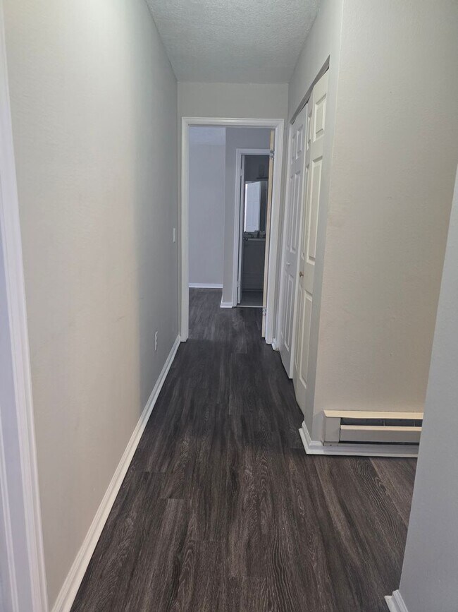 Building Photo - Fantastic Updated 2-Bedroom, 2-Bath Condo ...