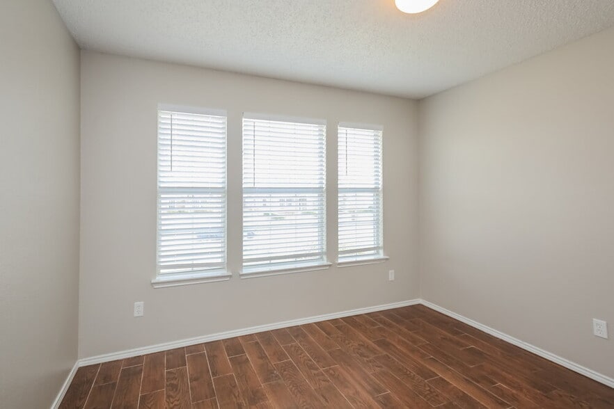 Building Photo - 2813 McIntosh Ct