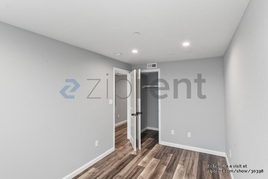 Building Photo - Unit A