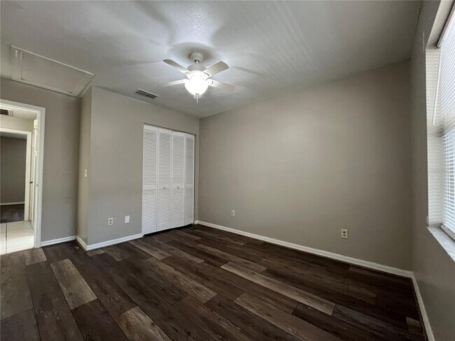 Building Photo - 1465 Tiverton Dr