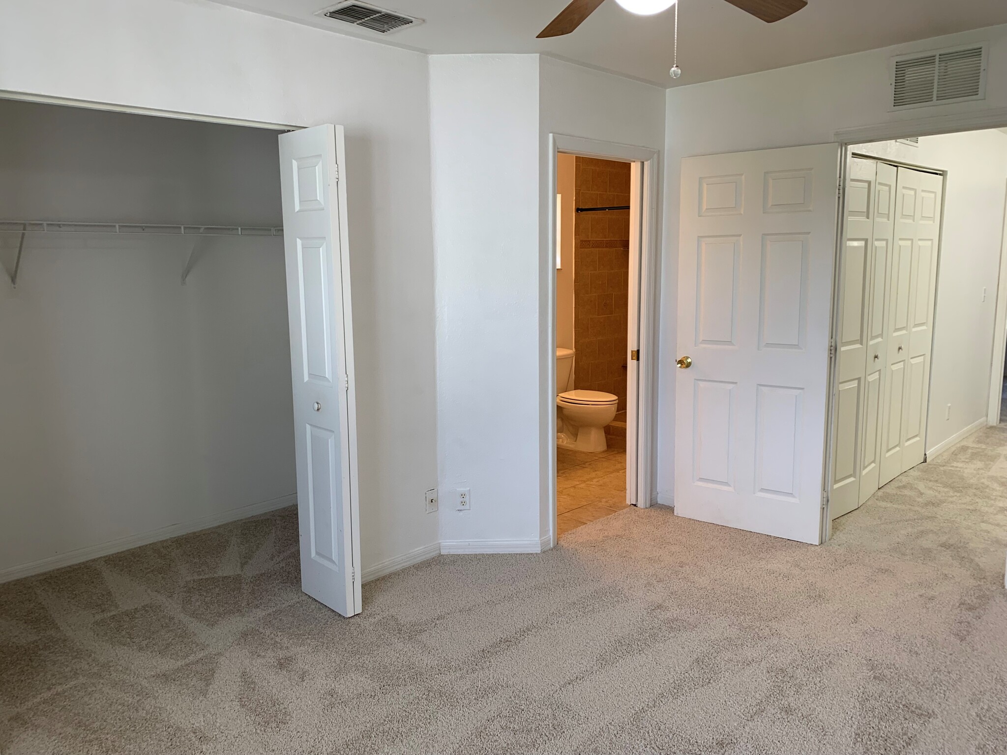 En suite primary with lots of closet space! - 10041 Poppy Hill Dr