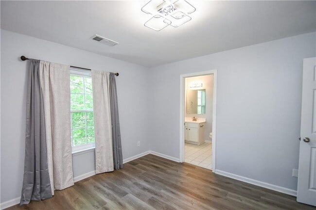 Building Photo - 2201 Landing Walk Dr