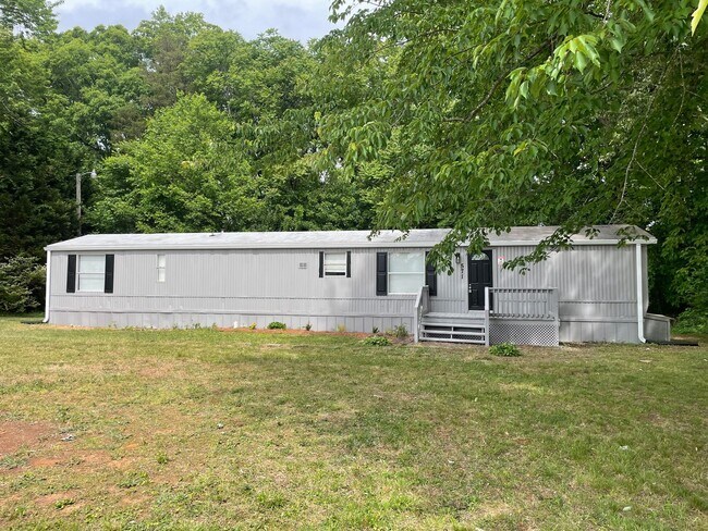 Building Photo - 571 Bethania-Rural Hall Rd