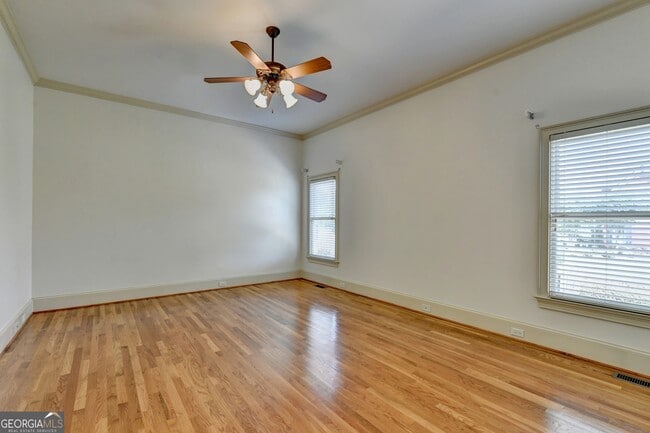 Building Photo - 8910 Pinehurst Cove