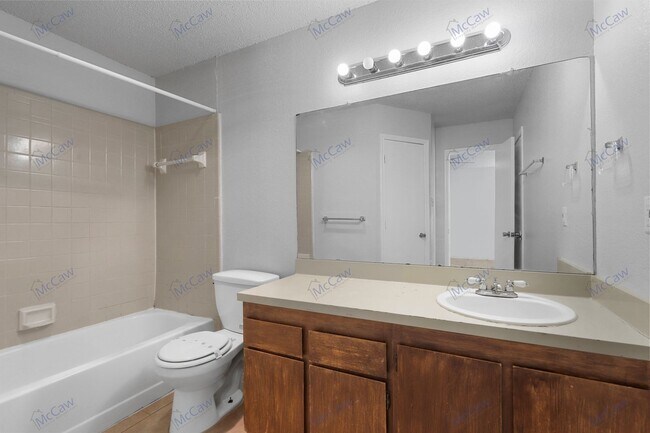 Building Photo - Cute 2/2 Duplex in Fort Worth!