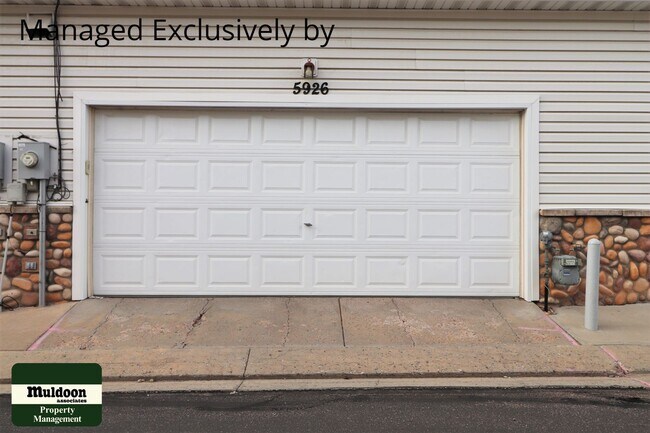 Building Photo - Northeast Pet Friendly Townhome!