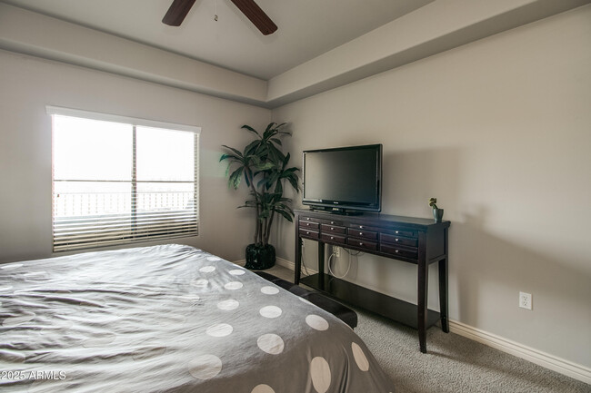 Building Photo - 5350 E Deer Valley Dr