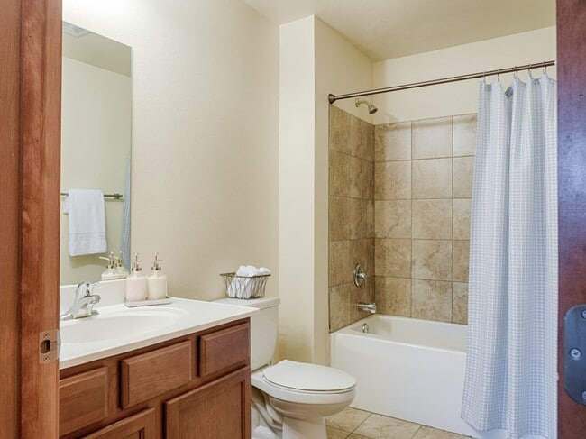 Building Photo - Rockridge