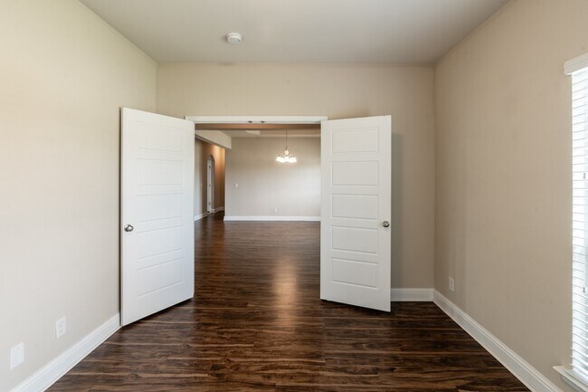 Building Photo - 8095 Vane Ct