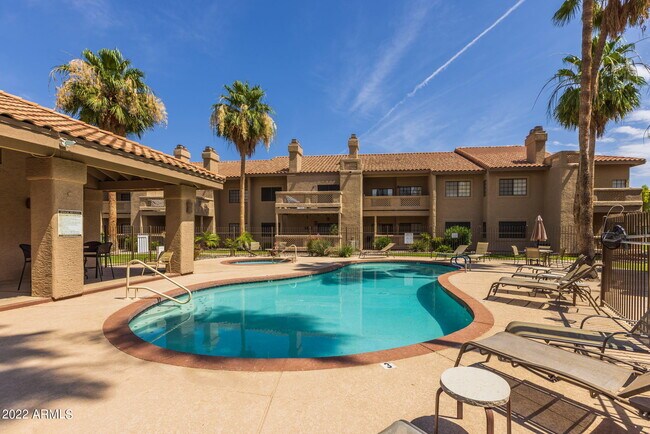 Building Photo - 930 N Mesa Dr