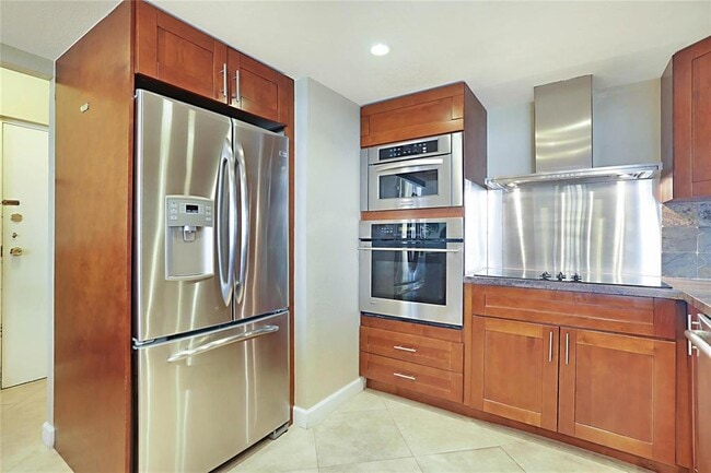 Building Photo - 2800 N Ocean Dr