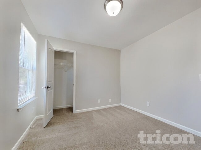 Building Photo - 1925 Buffalo Way