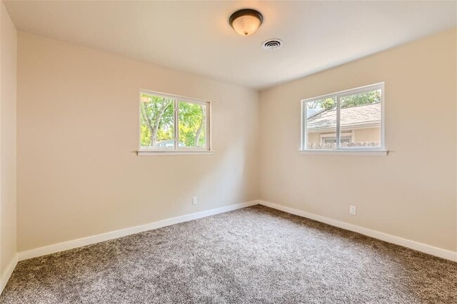 Building Photo - 8017 Briarwood Ln