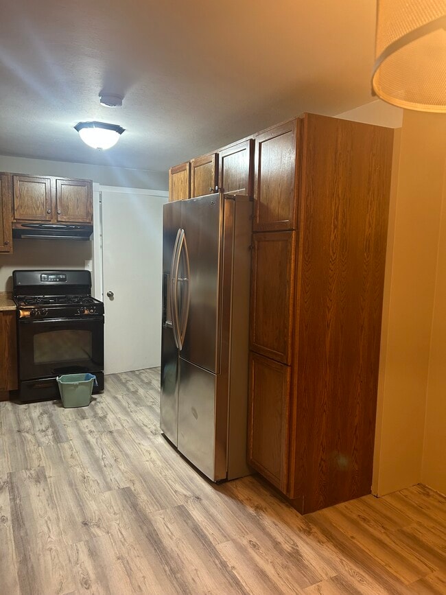 Building Photo - 2193 Packerland Dr