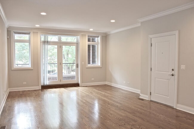 Building Photo - 5512 W Higgins Ave