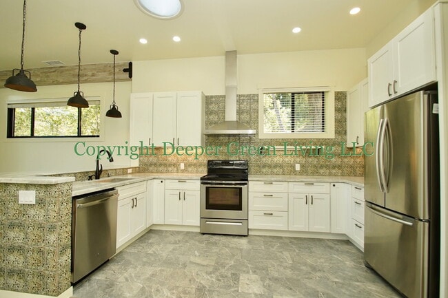 Building Photo - 2 Bedroom Woodacre Home with Views!