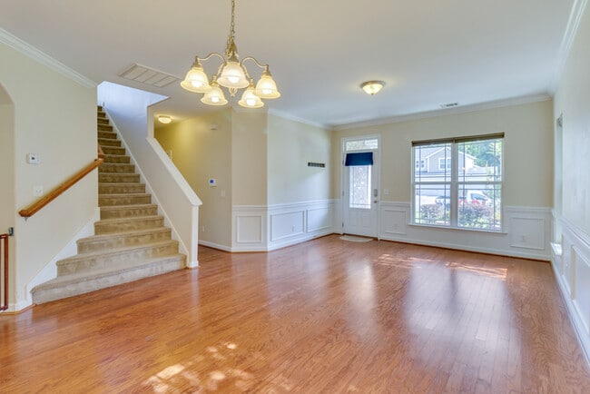 Building Photo - 127 Magnolia Dr