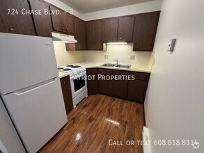 Building Photo - 1 bedroom/ 1 bath apartment in Sun Prairie...