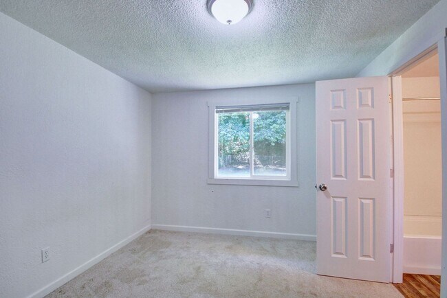 Building Photo - Wilson Duplex