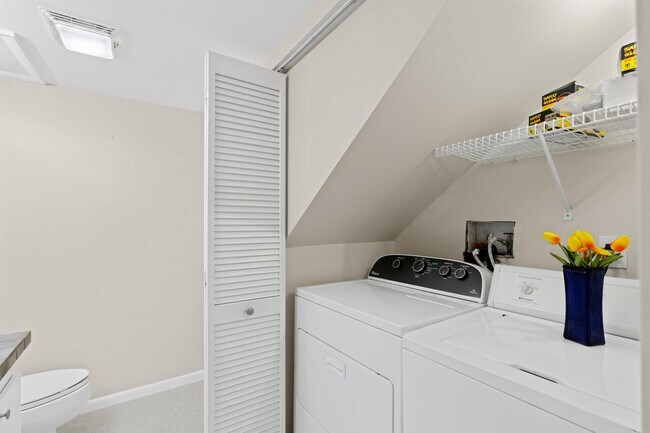 Building Photo - 2327 Waterside Dr