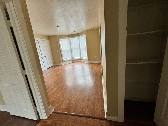 Building Photo - 1565 Jermain Dr