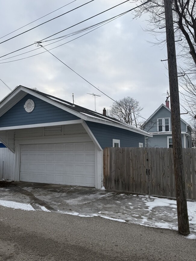 Building Photo - 309 Griswold St