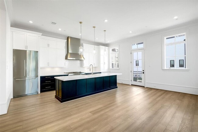 Building Photo - 39 Crain Sq Blvd