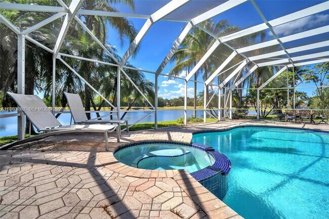 Building Photo - 620 Laurel Ln