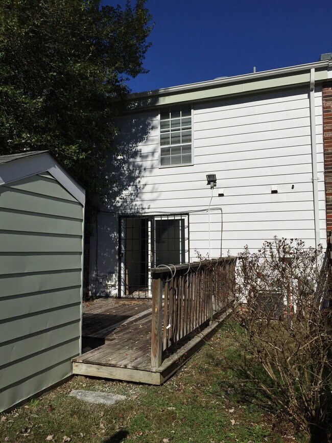 Building Photo - Spacious 2bd/1.5bth Condo Located in Laurel Square!!