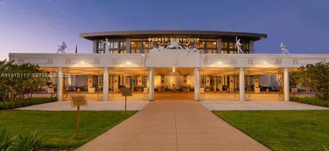 Building Photo - 601 NE 11th Ave