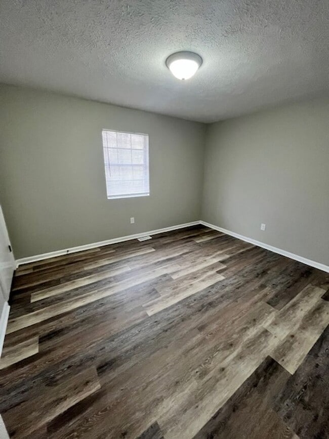 Building Photo - 2 Bedroom, 1.5 Bath Close to Berea College