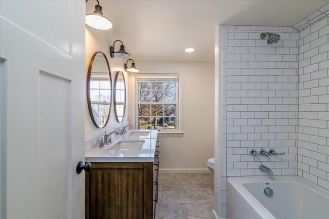 Building Photo - 2510 Tillett Rd SW