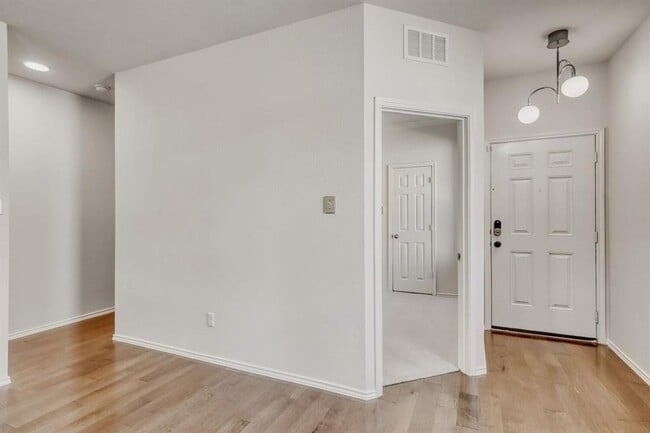 Building Photo - 183 Eves Necklace Dr.