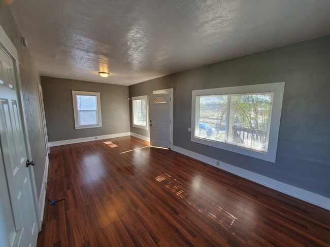 Building Photo - 110 Roseville St