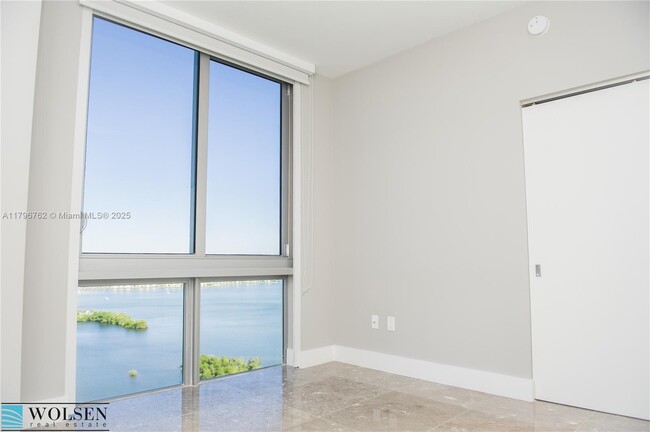 Building Photo - 16385 Biscayne Blvd