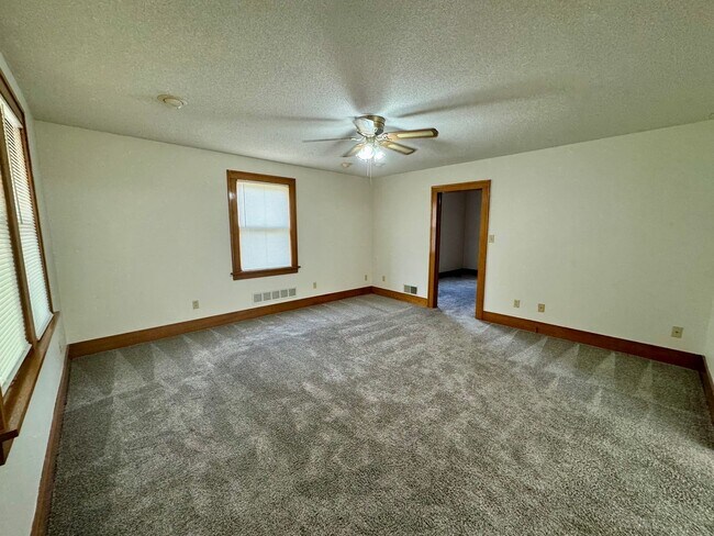 Building Photo - 3+ bed 2 bath house in south central Lincoln.