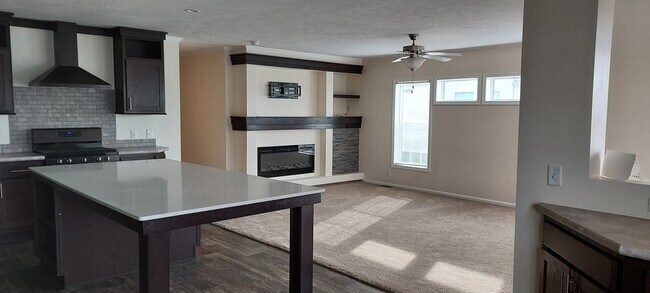 Building Photo - 6438 Hamlet