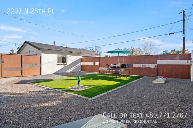 Building Photo - 2207 N 28th Pl