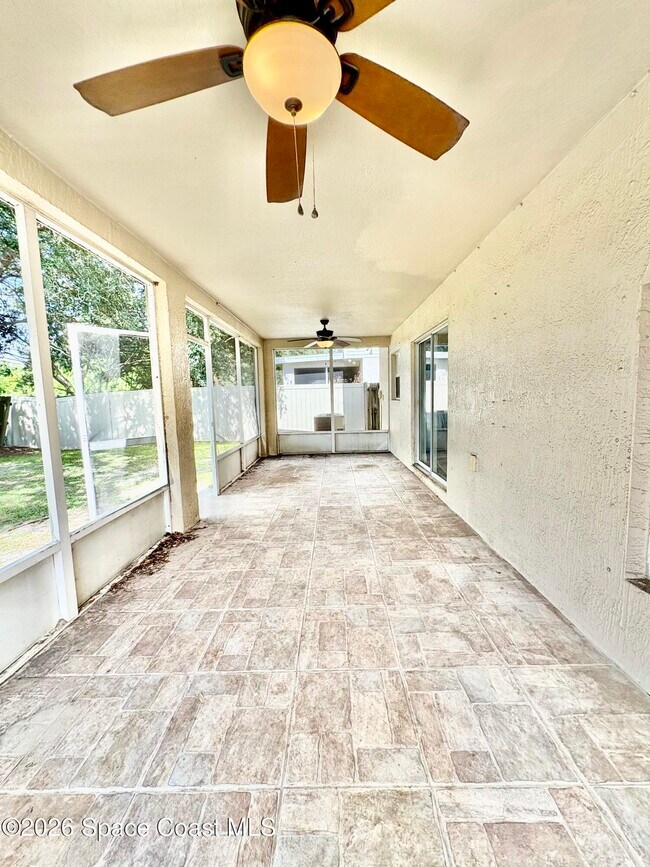 Building Photo - 2015 Canopy Dr