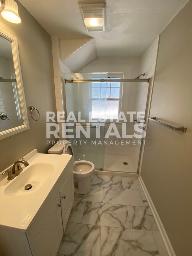 Building Photo - 502 5th Ave NW