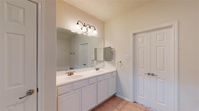 Building Photo - 23 Benedict Canyon Loop