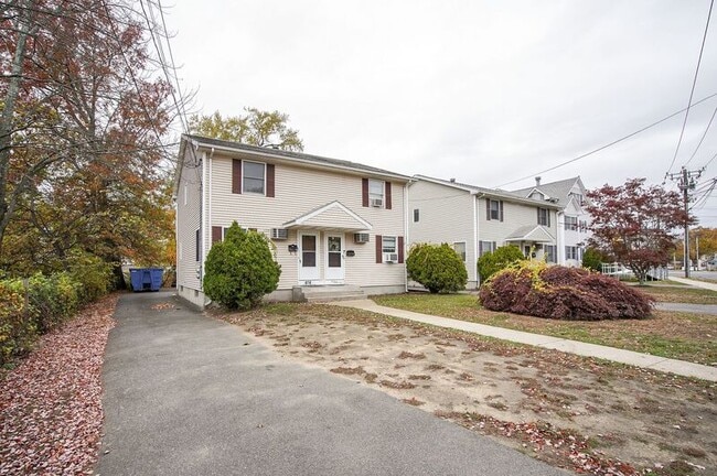 Building Photo - 878 St James Ave