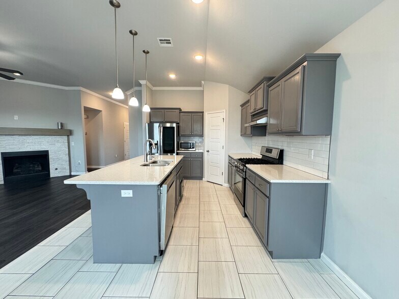 Building Photo - 9104 SW 47th St