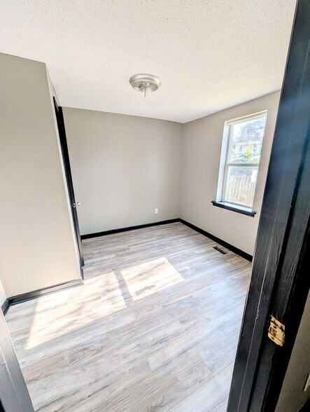 Building Photo - 1711 Stratford St