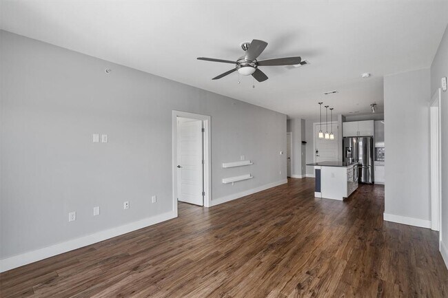 Building Photo - 6444 Burnet Rd