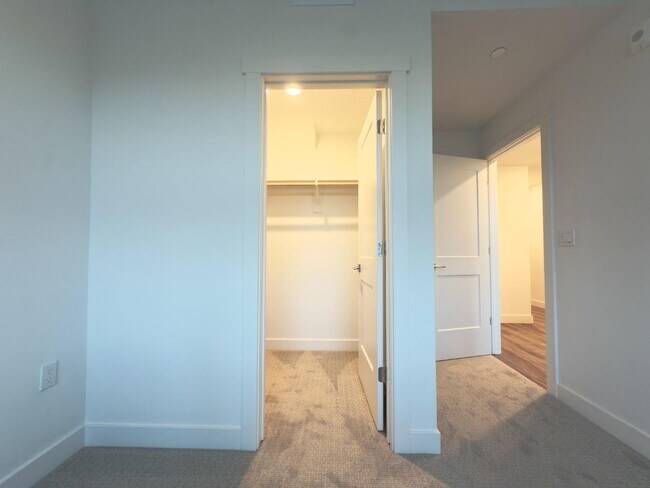 Building Photo - 1303 Besra Ter